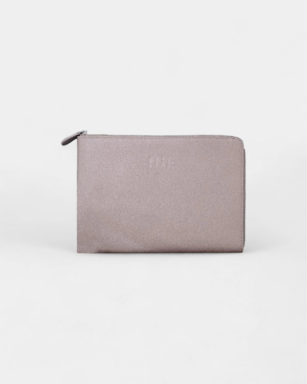 Pochette Iné Laptop en cuir recyclé à personnaliser