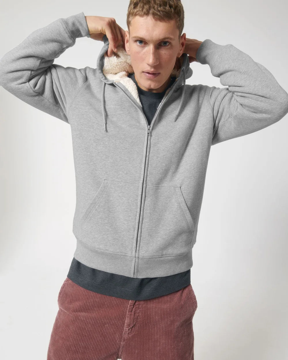 Sweat zippé à capuche doublé en sherpa à personnaliser