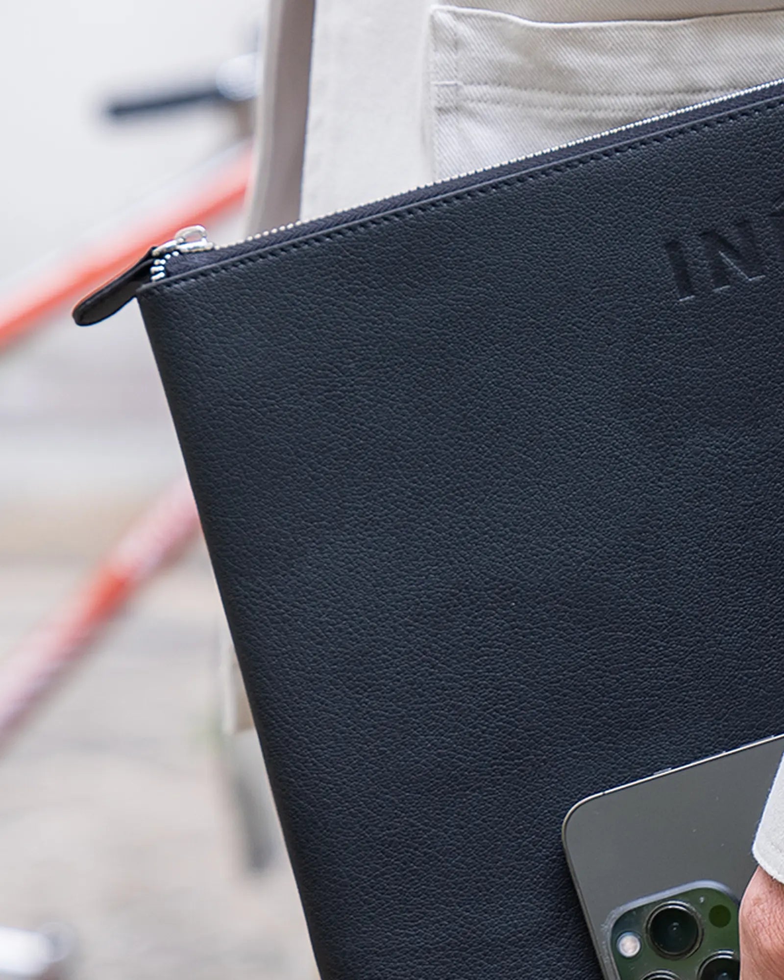 Pochette cuir recyclé INE 10/11" à personnaliser - 16